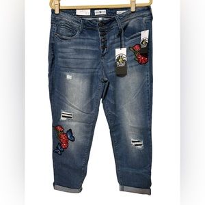 NWT Black Daisy Size 15/32 Jean Capris